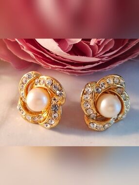 Vintage 80s Jewelled Pearl Stud Earrings